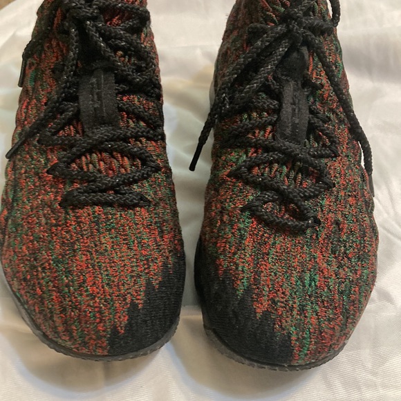 Lebron James black history special edition basketball shoes size 6Y - Picture 3 of 14